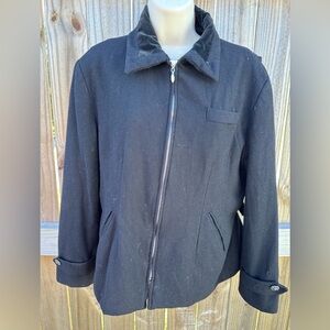 Black Utility Jacket with Versatile Design
